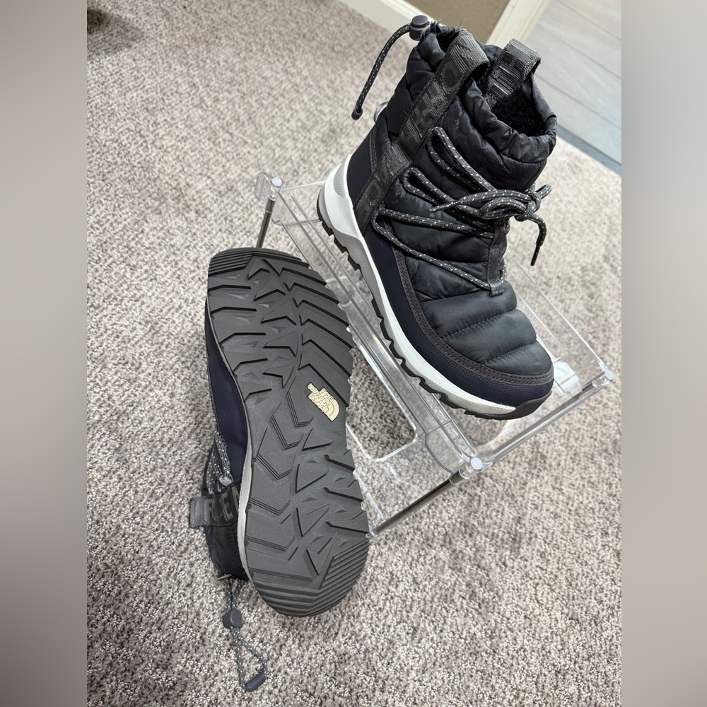 North Face Thermoball Lace Up Boots Women’s Size 8